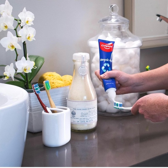 Toothpaste Cap 6pc Multi-Color Self Closing - Picture 7 of 7